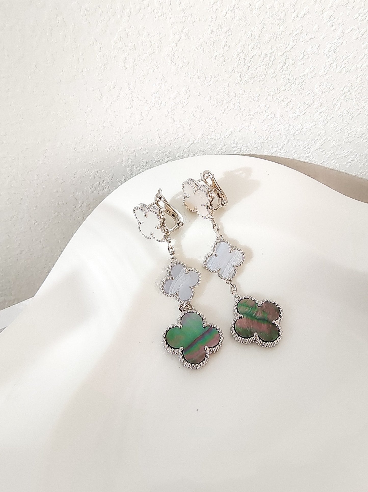 [Echo Fine ]CLOVER 3 MOTIFS CHALCEDONY DARK MOP SILVER EARRINGS