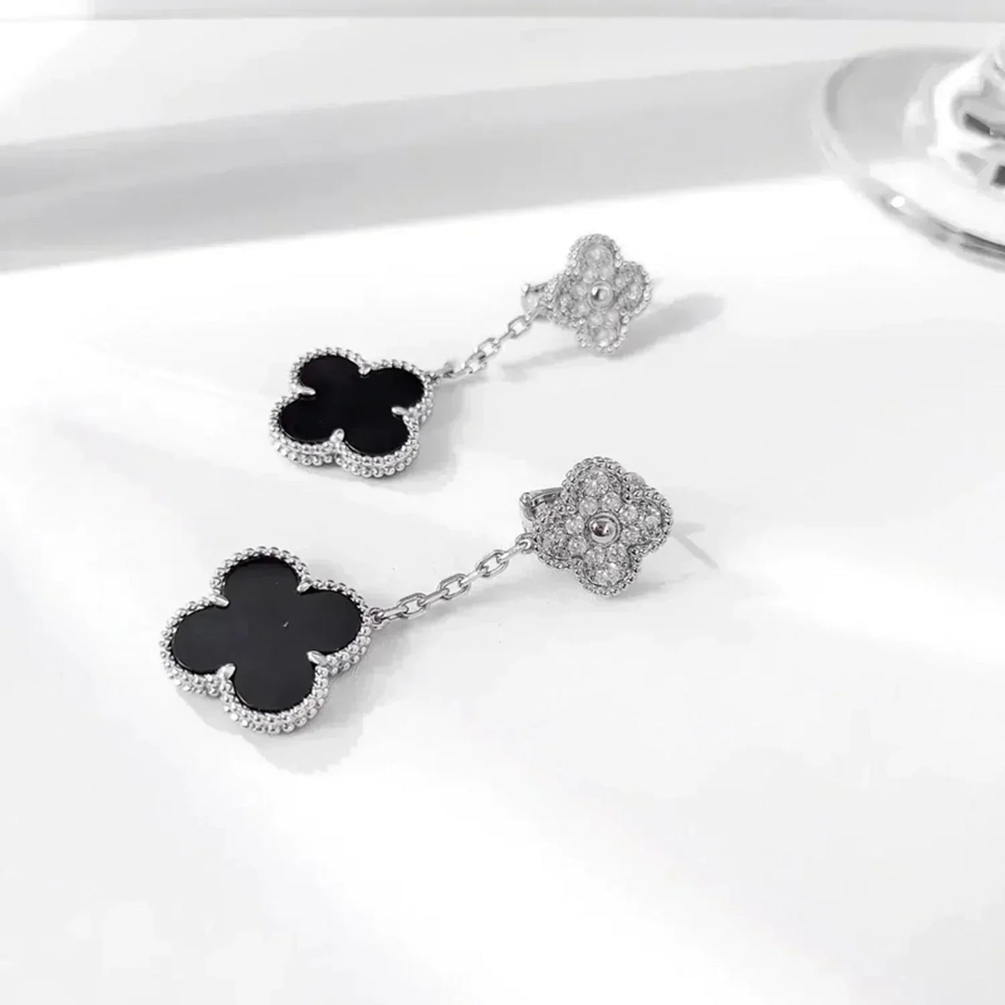 [Echo Fine ]CLOVER 2 MOTIFS  DIAMOND ONYX EARRINGS SILVER