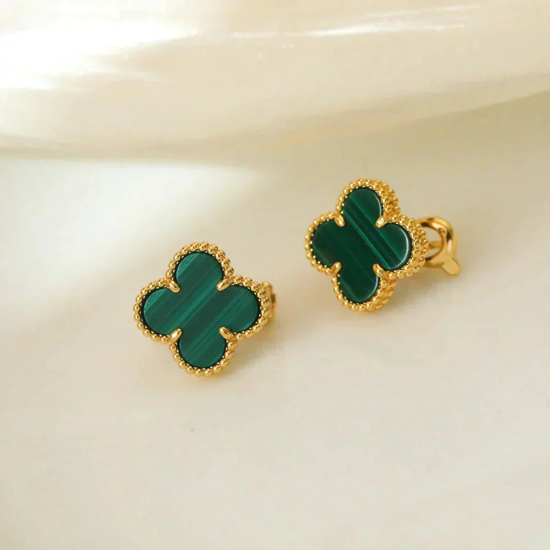 [Echo Fine ]CLOVER MEDIUM 1 MOTIFS MALACHITE  EARRINGS