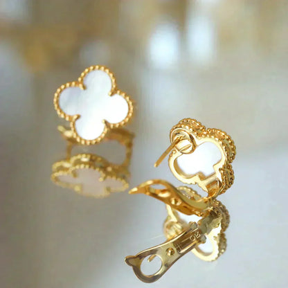 [Echo Fine ]CLOVER MEDIUM 1 MOTIFS  WHITE MOP STUD EARRINGS