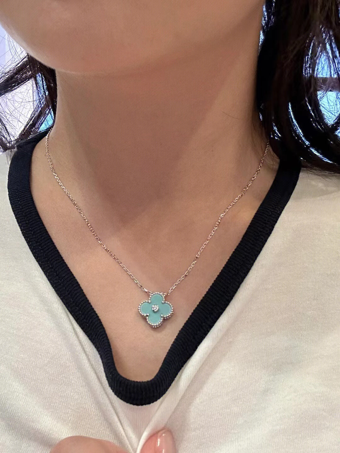 [Echo Fine ]CLOVER 1 DIAMOND LIGHT BLUE SILVER NECKLACE