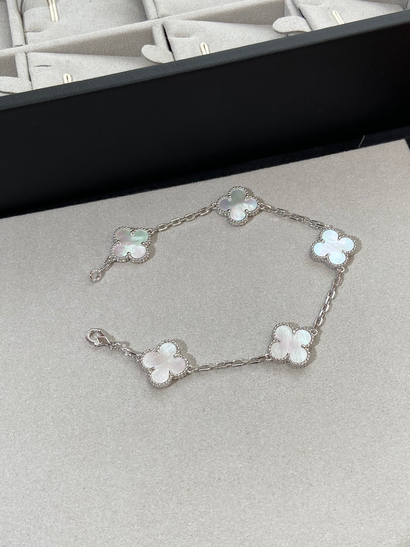 [Echo Fine ]CLOVER SILVER MOP 5 MOTIF BRACELET