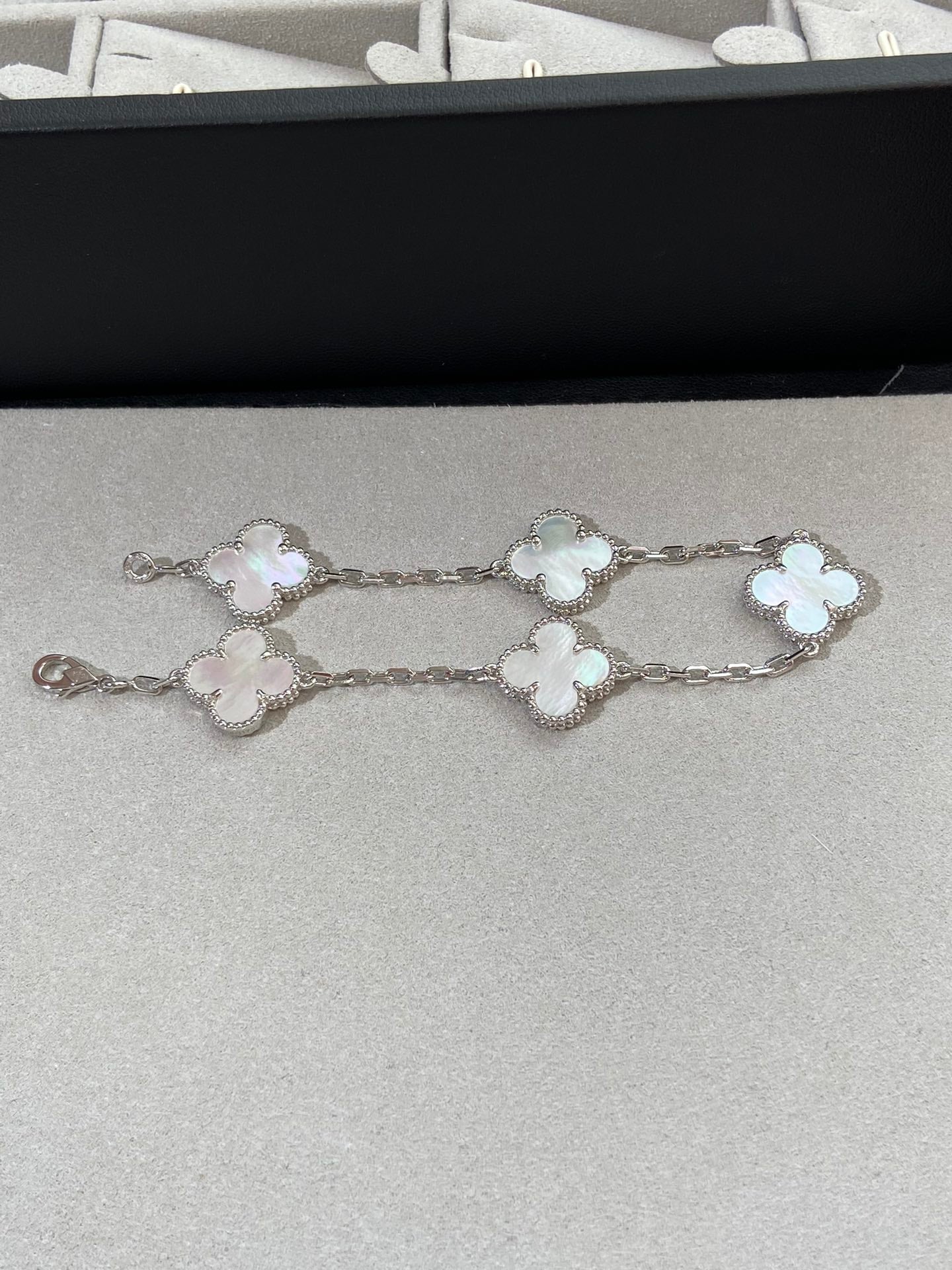 [Echo Fine ]CLOVER SILVER MOP 5 MOTIF BRACELET