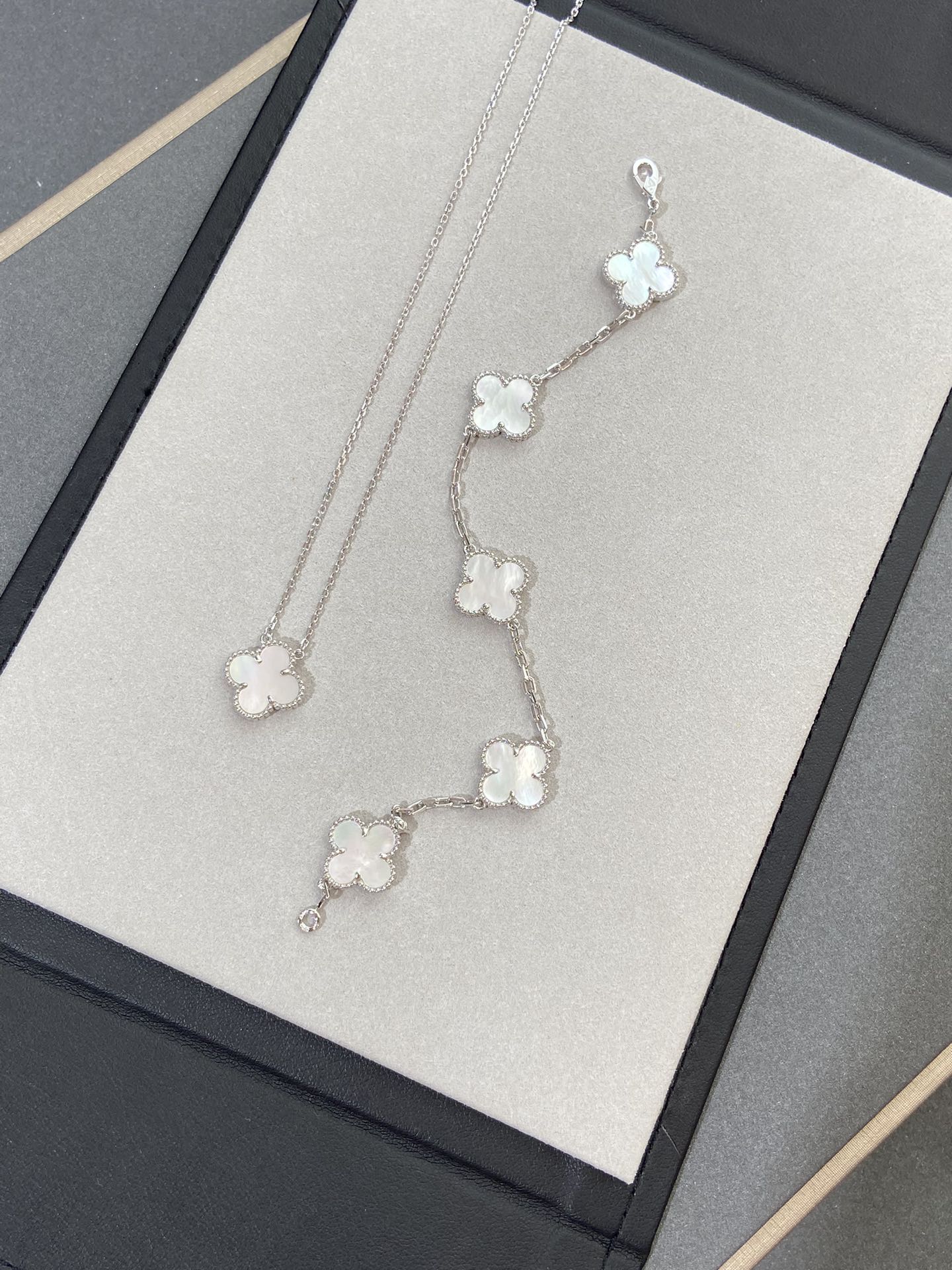 [Echo Fine ]CLOVER SILVER MOP 5 MOTIF BRACELET