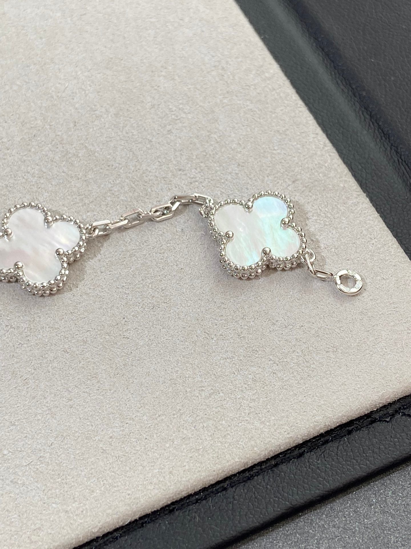 [Echo Fine ]CLOVER SILVER MOP 5 MOTIF BRACELET