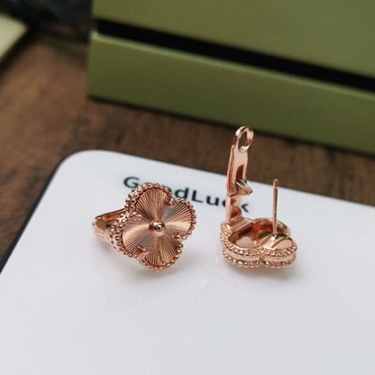 [Echo Fine ]CLOVER MEDIUM STUD EARRINGS