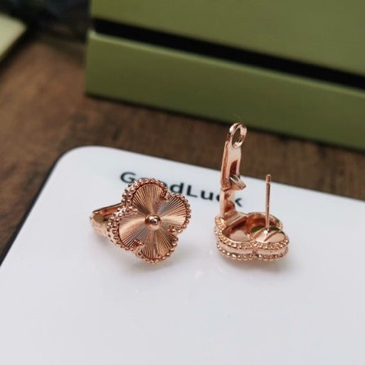 [Echo Fine ]CLOVER MEDIUM STUD EARRINGS