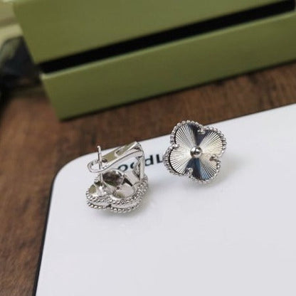 [Echo Fine ]CLOVER MEDIUM STUD EARRINGS