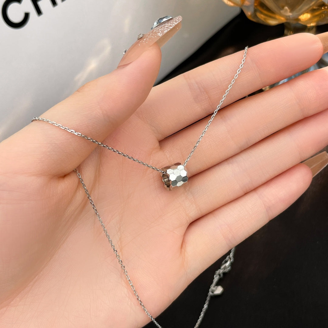 [Echo Fine ]BEE MINI NECKLACE