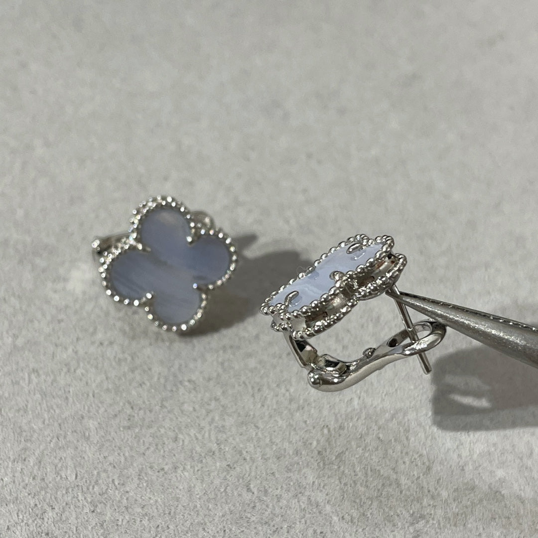 [Echo Fine ]CLOVER CHALCEDONY SILVER STUD EARRINGS