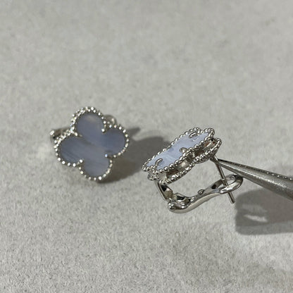 [Echo Fine ]CLOVER CHALCEDONY SILVER STUD EARRINGS