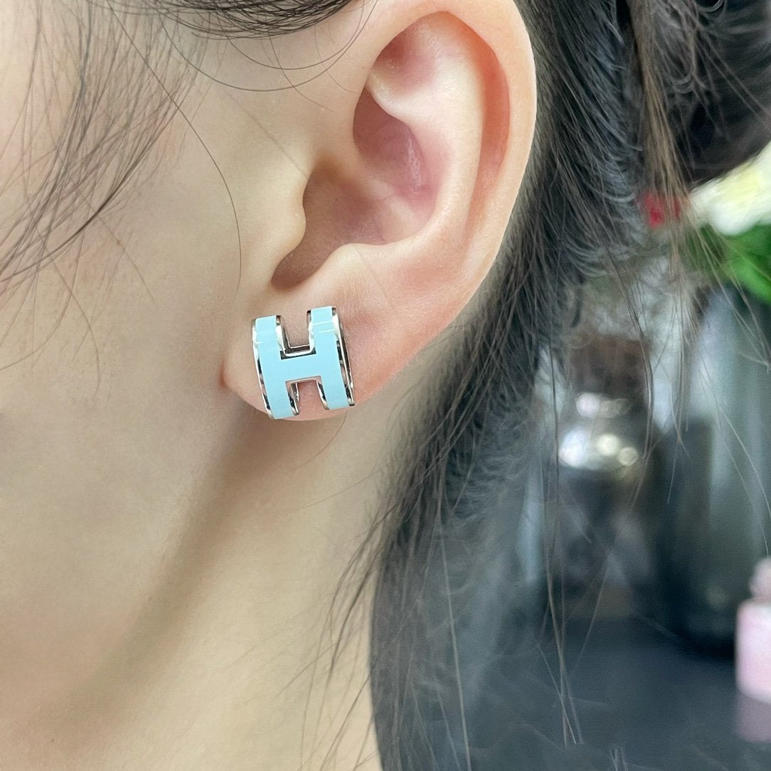 [Echo Fine ]POP H SKY BLUE STUD EARRINGS