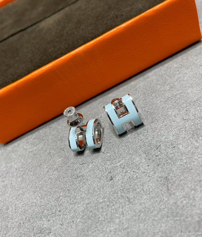 [Echo Fine ]POP H SKY BLUE STUD EARRINGS