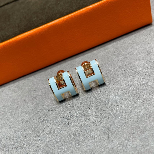 [Echo Fine ]POP H SKY BLUE STUD EARRINGS