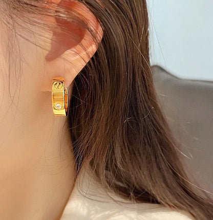 [Echo Fine ]LOVE 5.5MM 1 DIAMOND EARRINGS