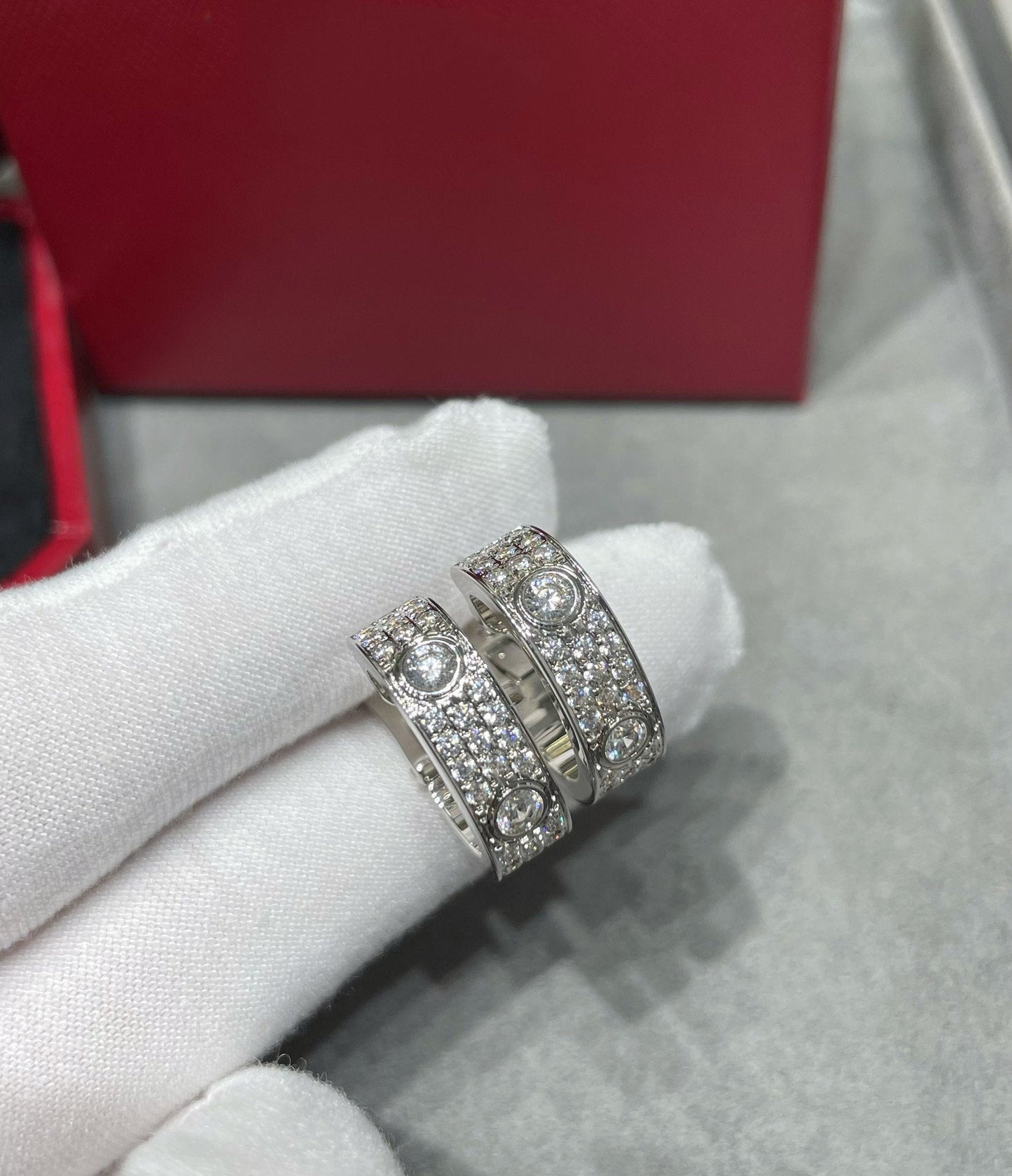 [Echo Fine ]LOVE 5.5MM DIAMOND PAVED EARRINGS