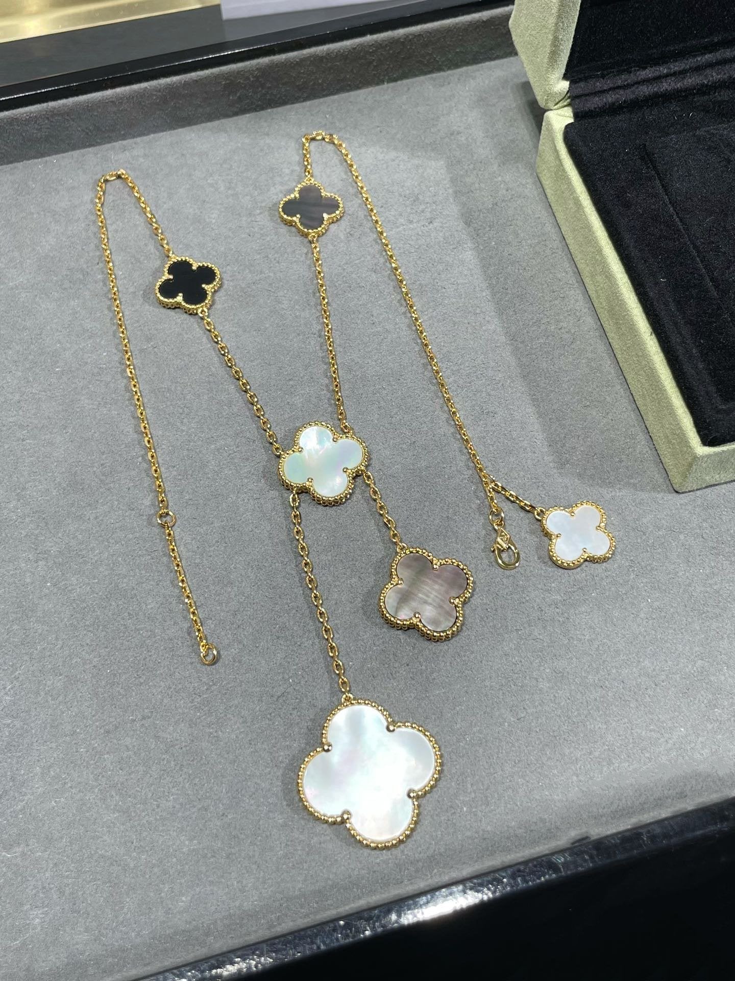 [Echo Fine ]CLOVER 6 MOTIF MOP ONYX GOLD NECKLACE