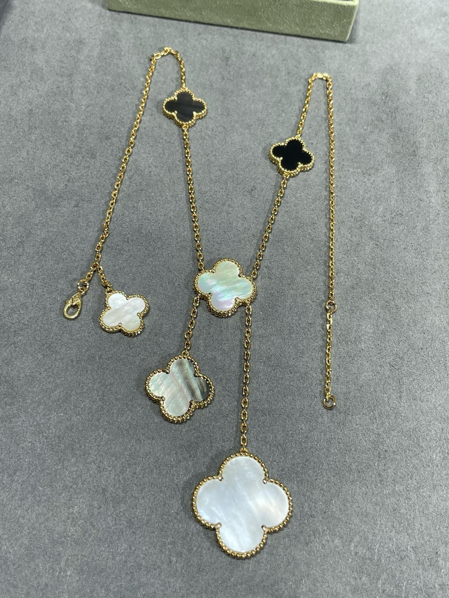 [Echo Fine ]CLOVER 6 MOTIF MOP ONYX GOLD NECKLACE
