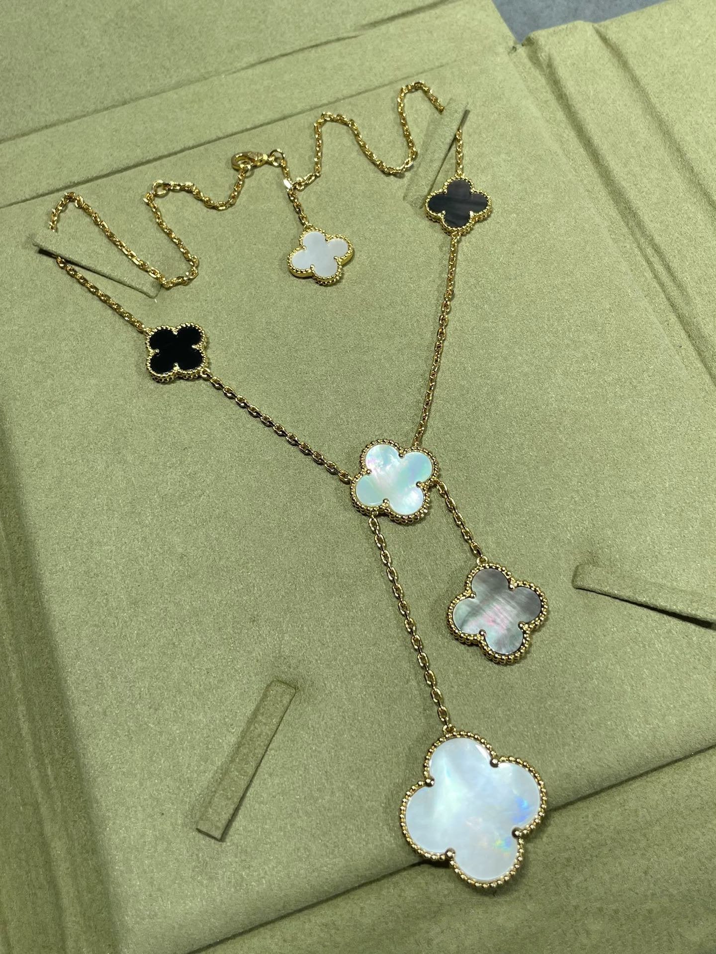 [Echo Fine ]CLOVER 6 MOTIF MOP ONYX GOLD NECKLACE