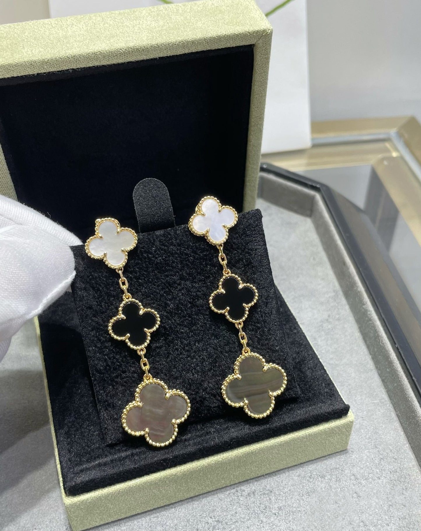 [Echo Fine ]CLOVER 3 MOTIF MOP ONYX DARK MOP PINK GOLD EARRINGS