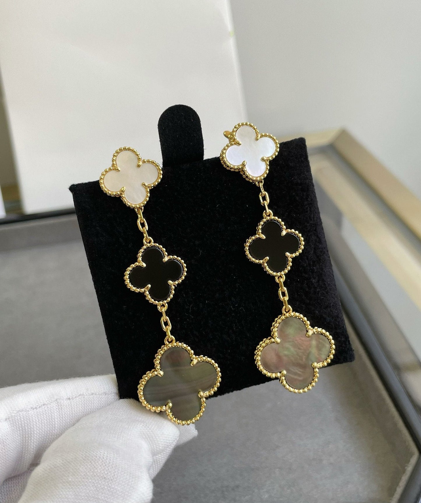 [Echo Fine ]CLOVER 3 MOTIF MOP ONYX DARK MOP PINK GOLD EARRINGS