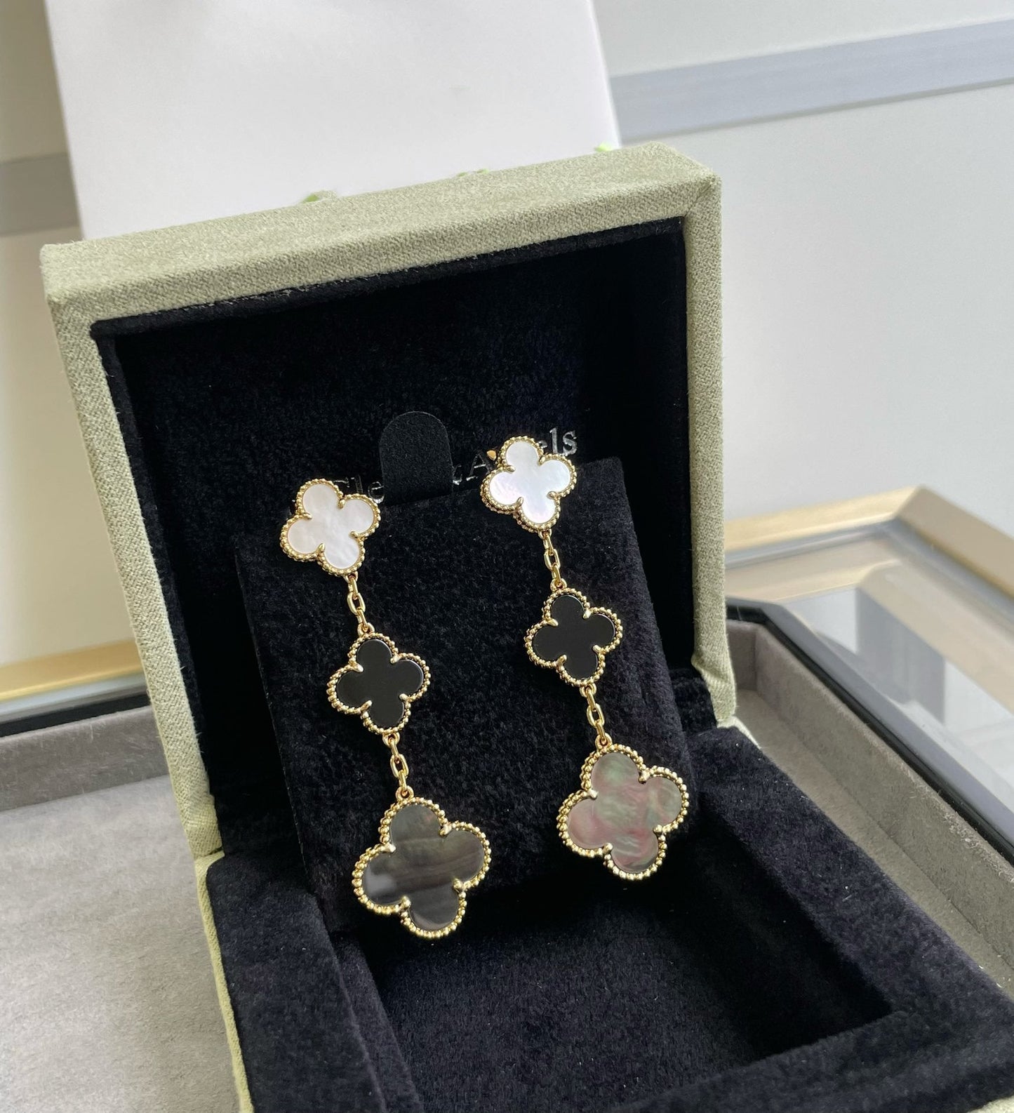 [Echo Fine ]CLOVER 3 MOTIF MOP ONYX DARK MOP PINK GOLD EARRINGS