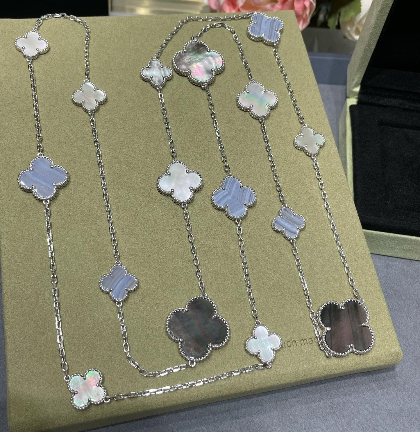 [Echo Fine ]CLOVER 16 MOTIF CHALCEDONY MOP SILVER NECKLACE