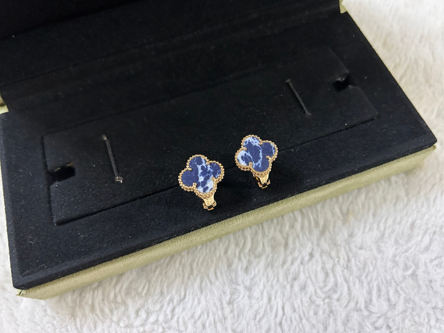 [Echo Fine ]CLOVER PIETERSITE MEDIUM STUD EARRINGS