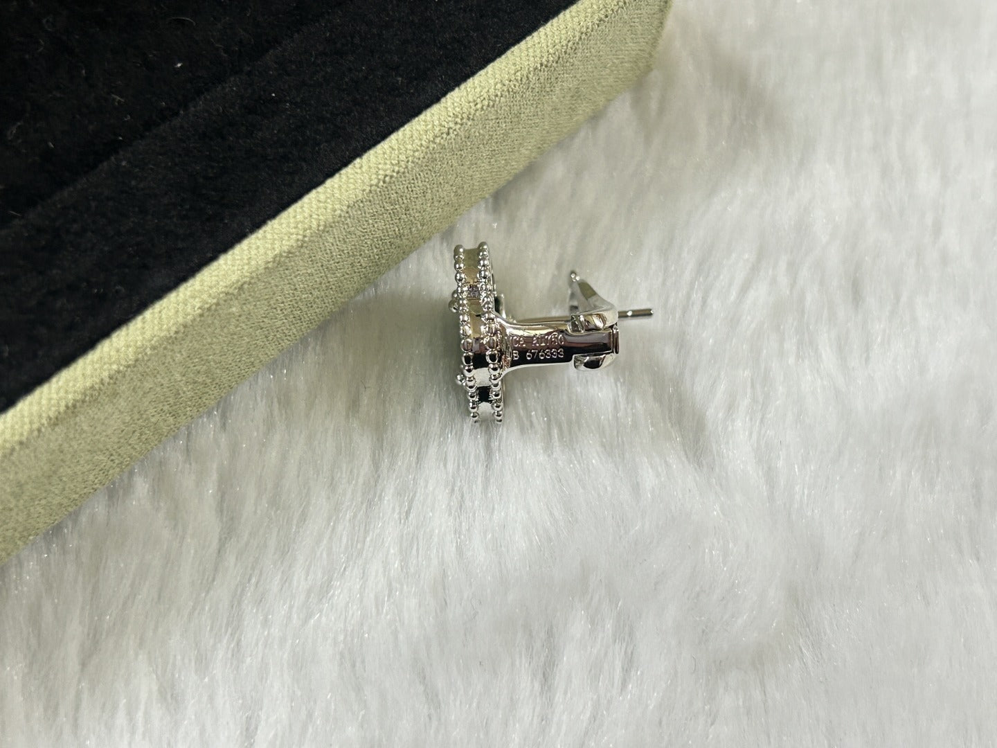 [Echo Fine ]CLOVER PIETERSITE MEDIUM STUD EARRINGS