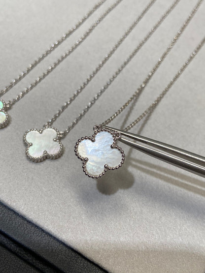 [Echo Fine ]CLOVER MEDIUM SILVER WHITE MOP NECKLACE