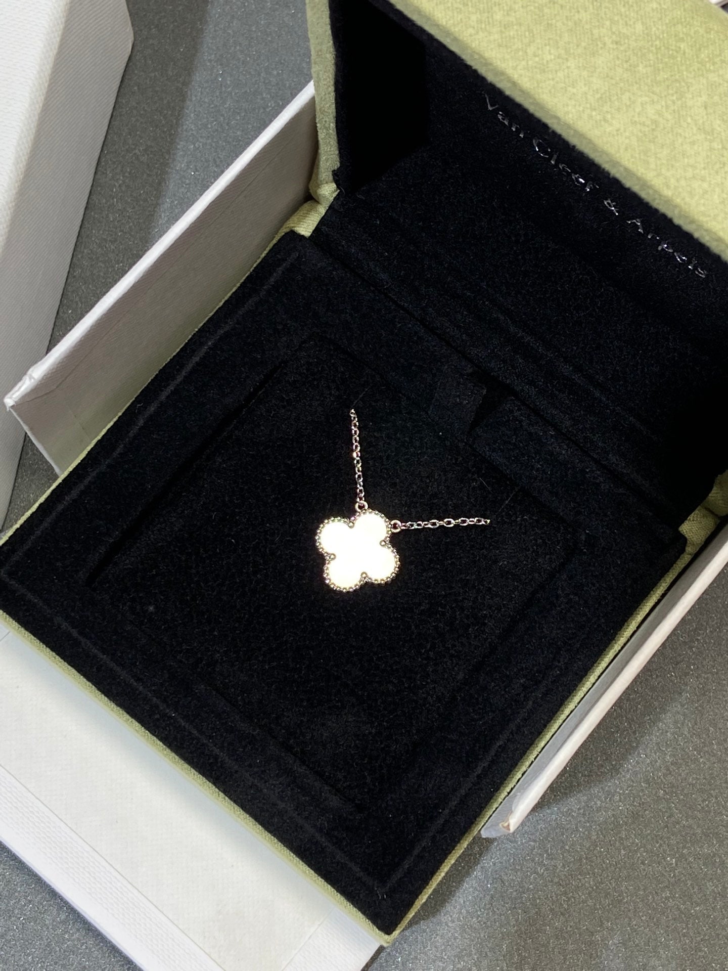 [Echo Fine ]CLOVER MEDIUM SILVER WHITE MOP NECKLACE