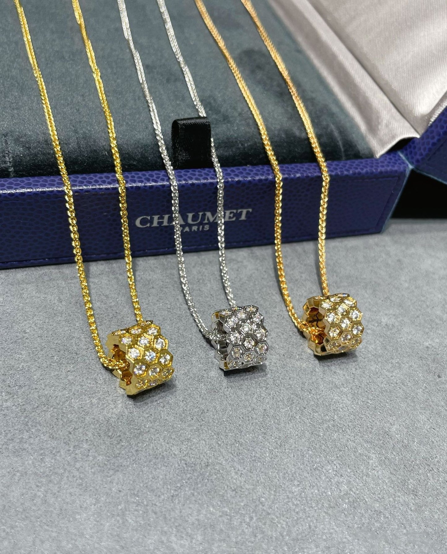 [Echo Fine ]BEE LOVE DIAMOND PAVED 3 ROW NECKLACE