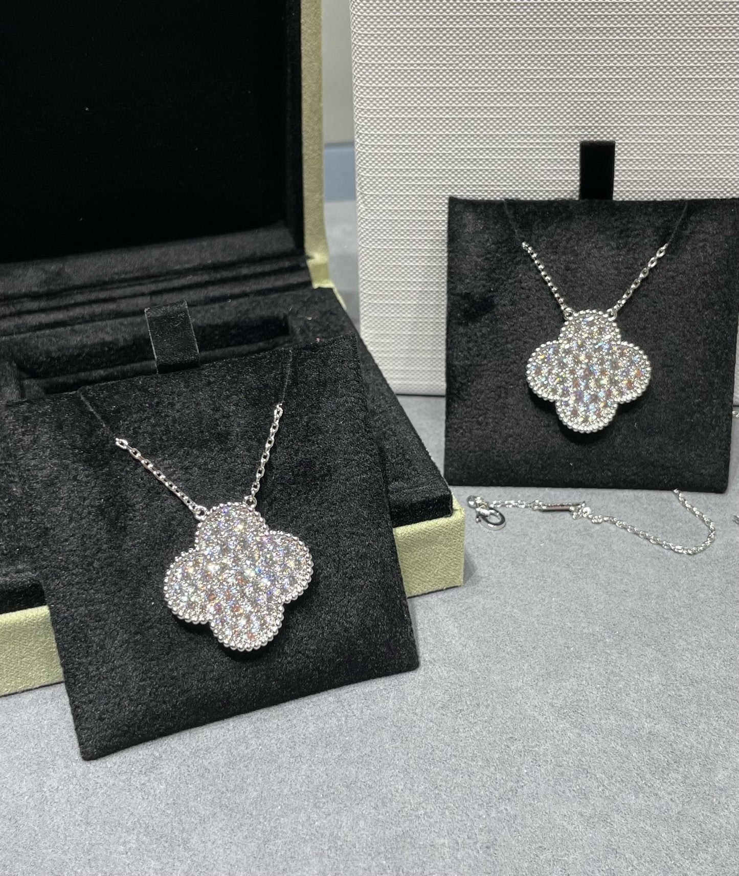 [Echo Fine ]CLOVER 25MM LARGE PENDANT DIAMOND PAVED SILVER NECKLACE