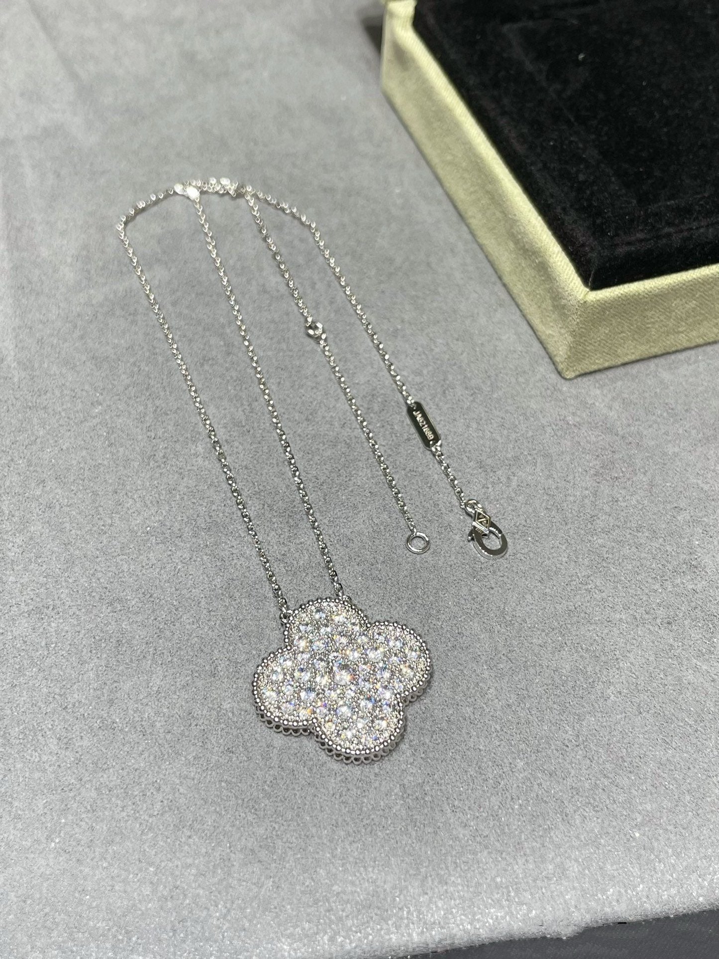 [Echo Fine ]CLOVER 25MM LARGE PENDANT DIAMOND PAVED SILVER NECKLACE