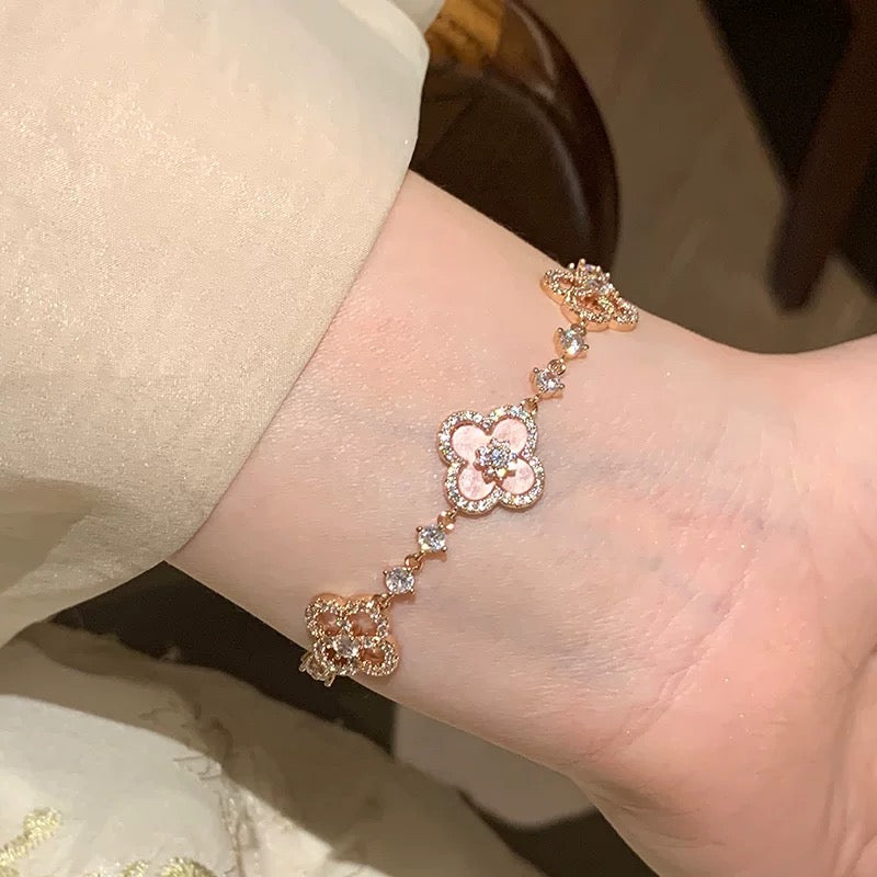 [Echo Fine ]CLOVER 5 MOTIF PINK BLUE RED WHITE BRACELET