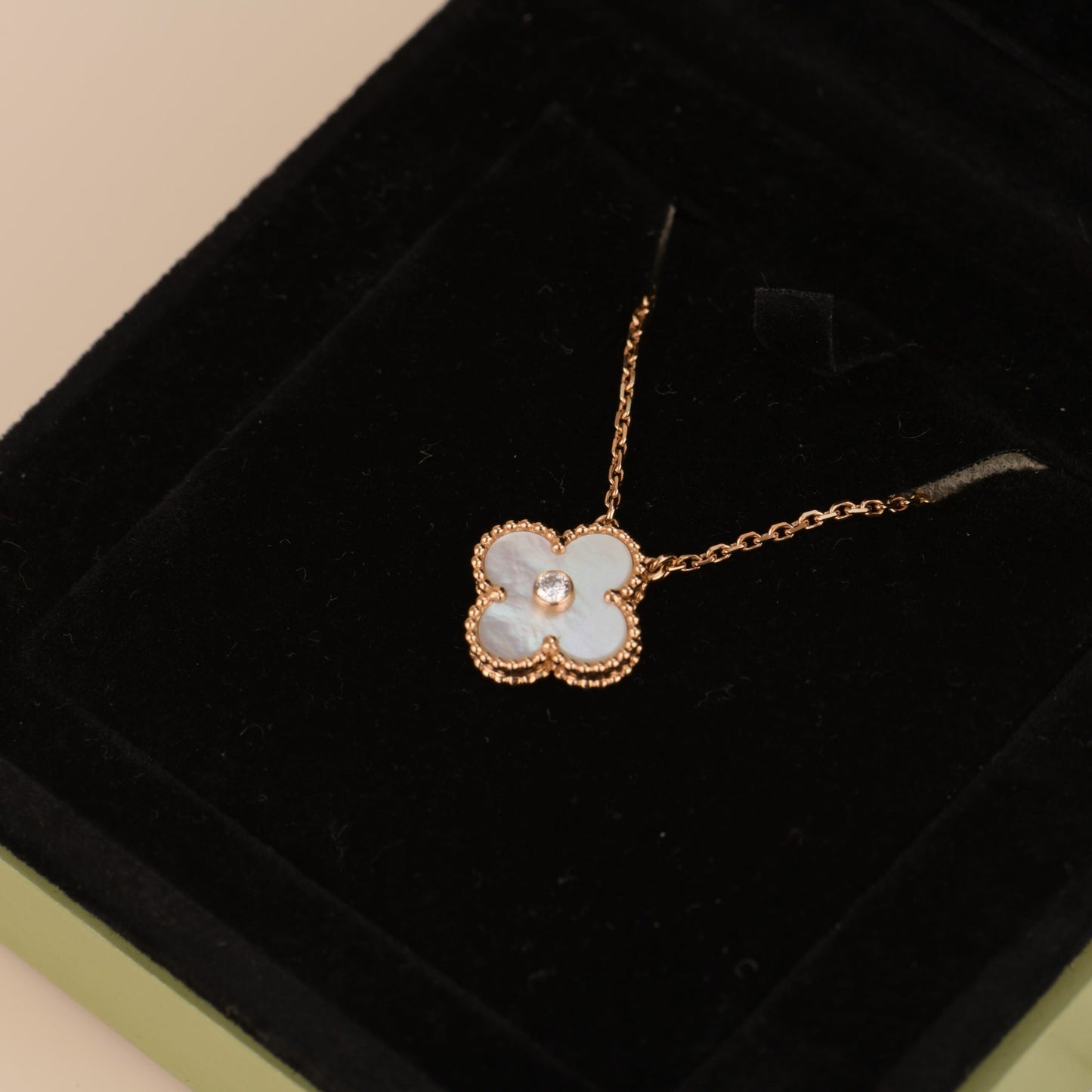 [Echo Fine ]CLOVER 15MM DIAMOND WHITE FRITILLARIA NECKLACE