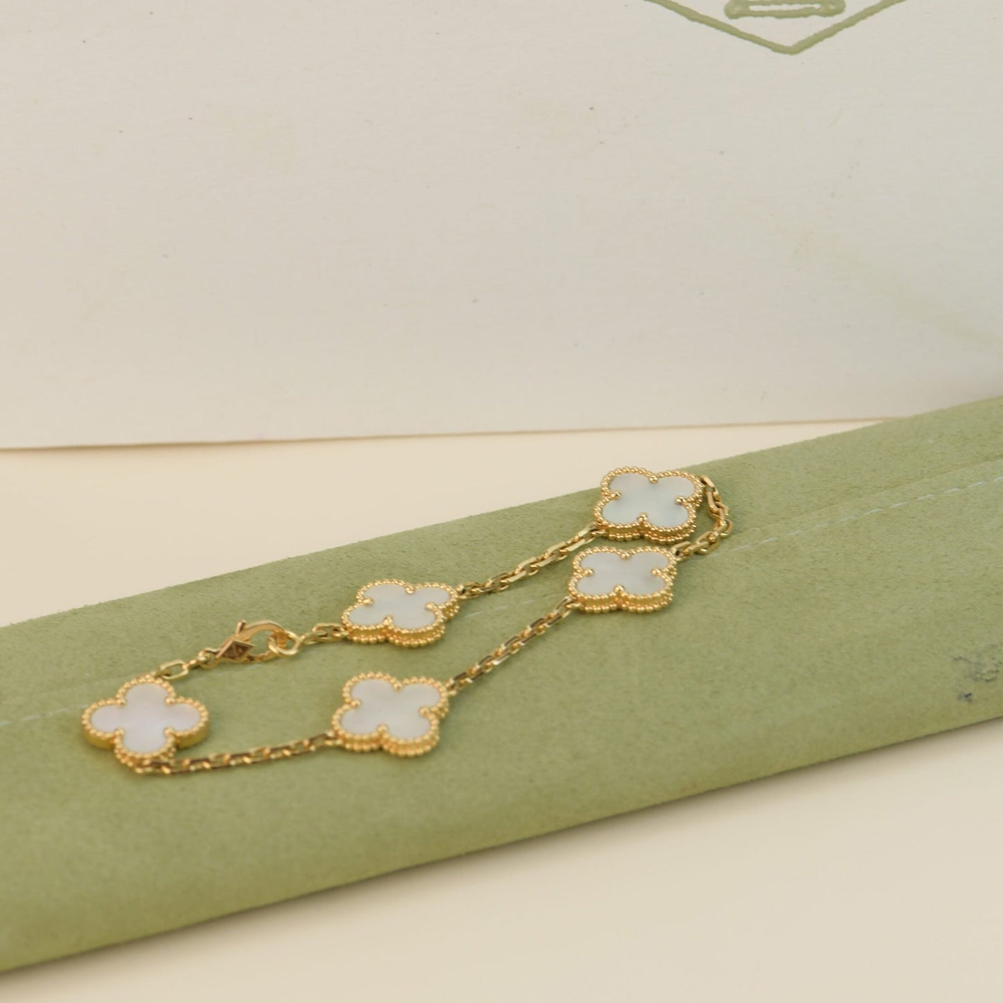[Echo Fine ]CLOVER  5 MOTIF WHITE MOP BRACELET