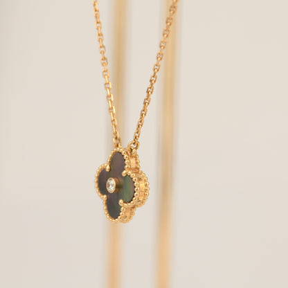 [Echo Fine ]CLOVER 15MM DIAMOND AND MOTHER-OF-GREY NECKLACE