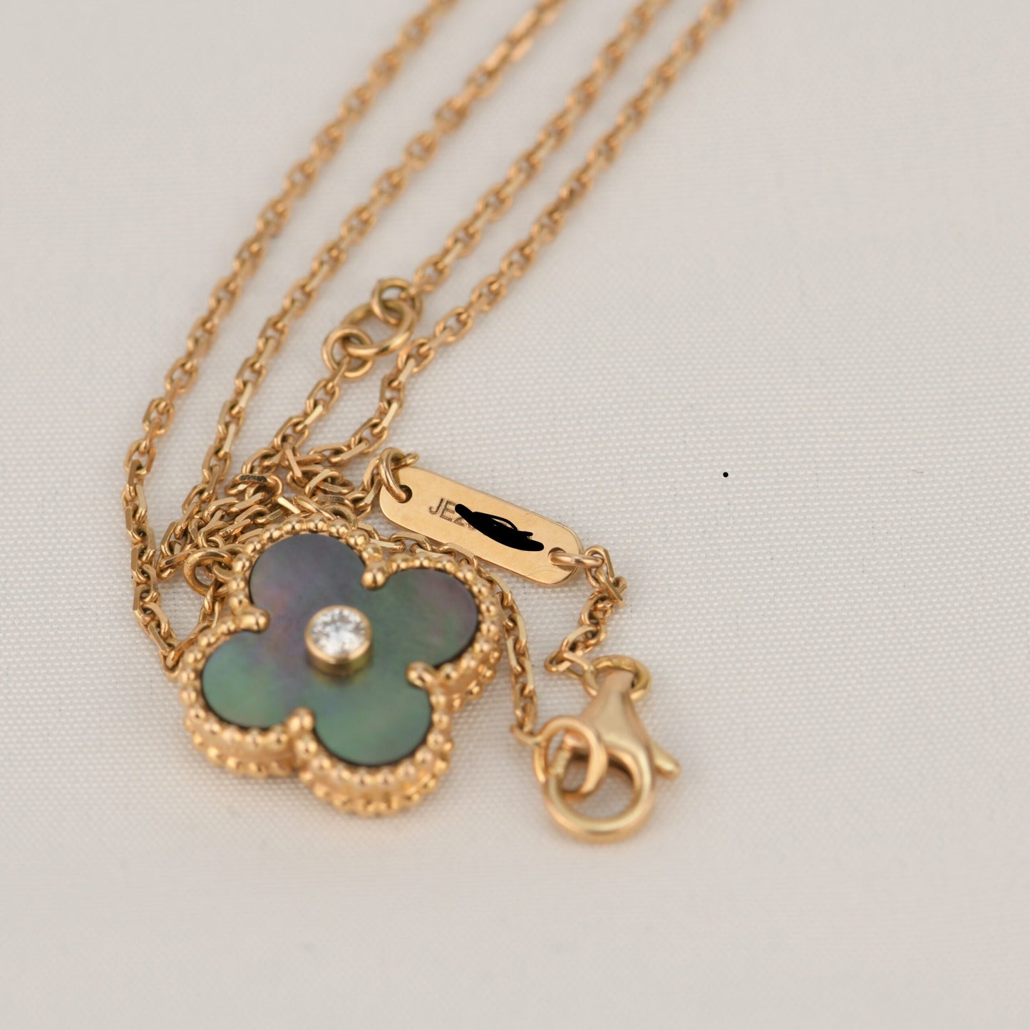 [Echo Fine ]CLOVER 15MM DIAMOND AND MOTHER-OF-GREY NECKLACE