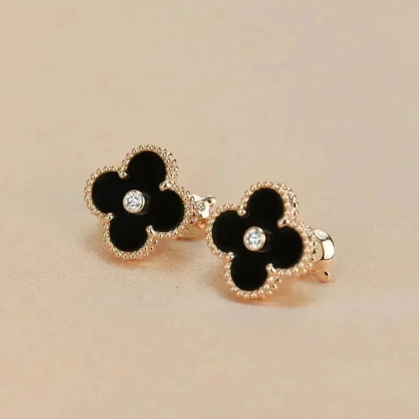 [Echo Fine ]CLOVER MEDIUM 1 MOTIFS ONYX DIAMOND EARRINGS
