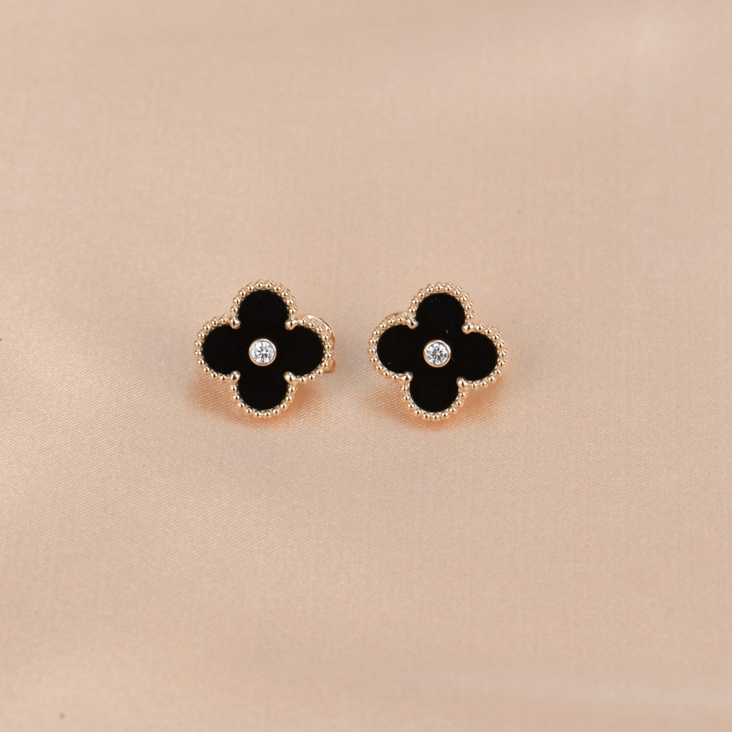 [Echo Fine ]CLOVER MEDIUM 1 MOTIFS ONYX DIAMOND EARRINGS