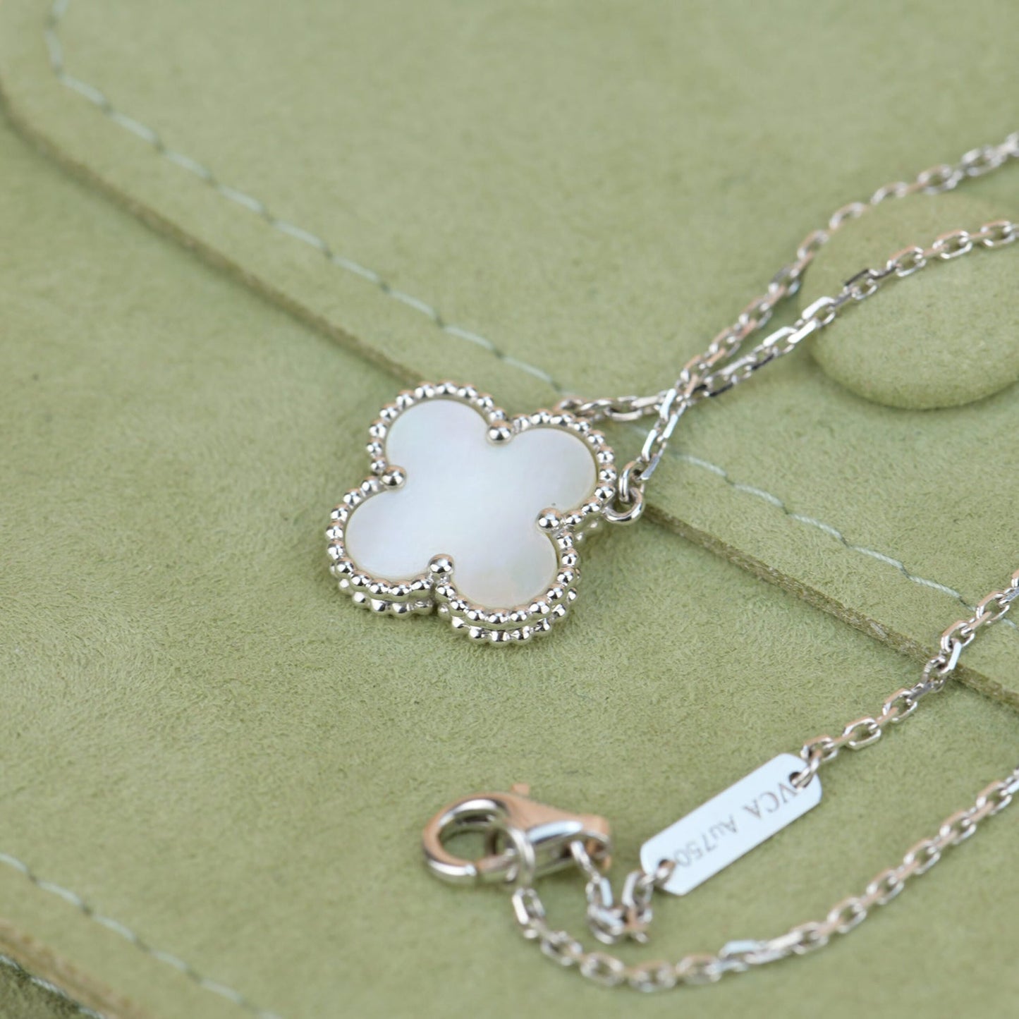 [Echo Fine ]CLOVER  15MM WHITE MOTHER-OF-PEARL SILVER