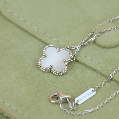[Echo Fine ]CLOVER  15MM WHITE MOTHER-OF-PEARL SILVER