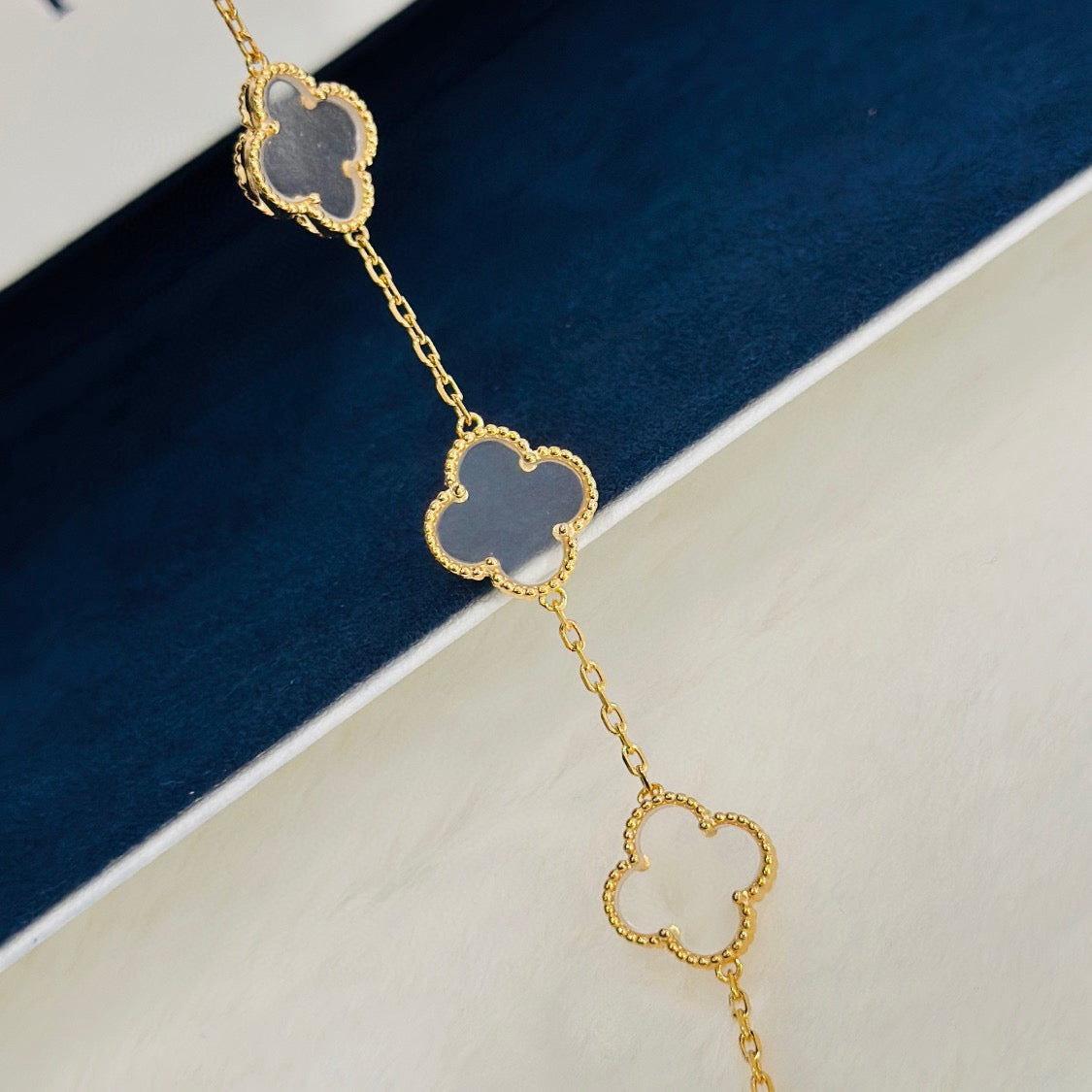 [Echo Fine ]CLOVER 5 MOTIF ROCK CRYSTAL PINK GOLD BRACELET