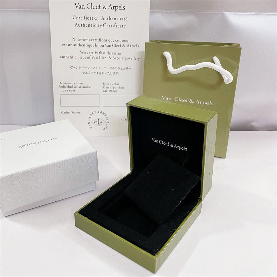 [Echo Fine ]VA CLOVER BRACELET NECKLACE RING BOX GIFT BAG
