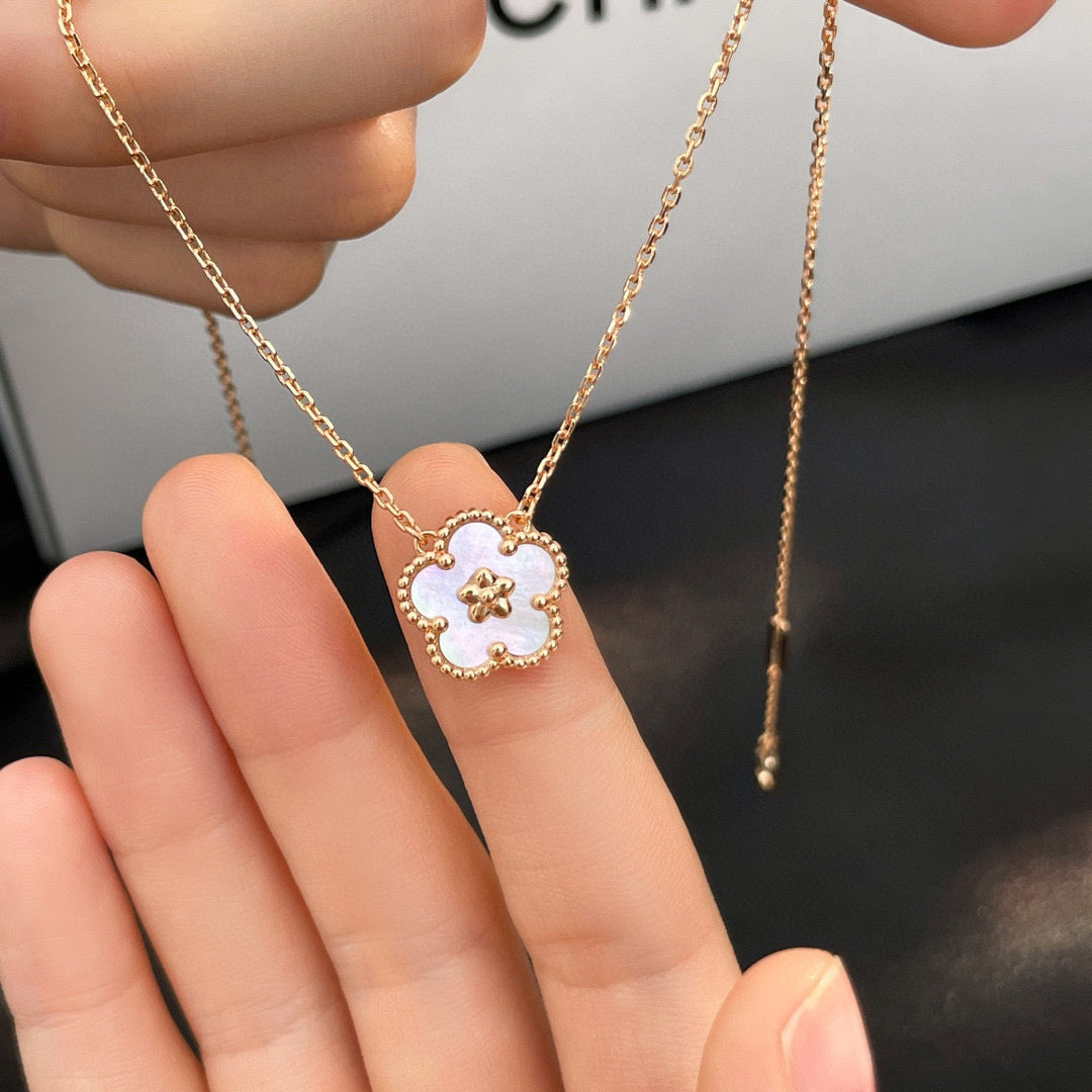 [Echo Fine ]LUCKY  WHITE MOP  PLUM BLOSSOM NECKLACE