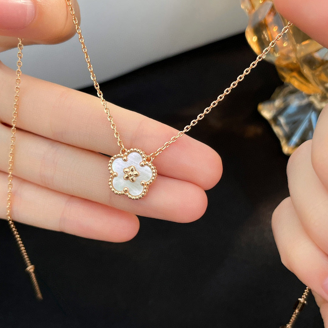 [Echo Fine ]LUCKY  WHITE MOP  PLUM BLOSSOM NECKLACE