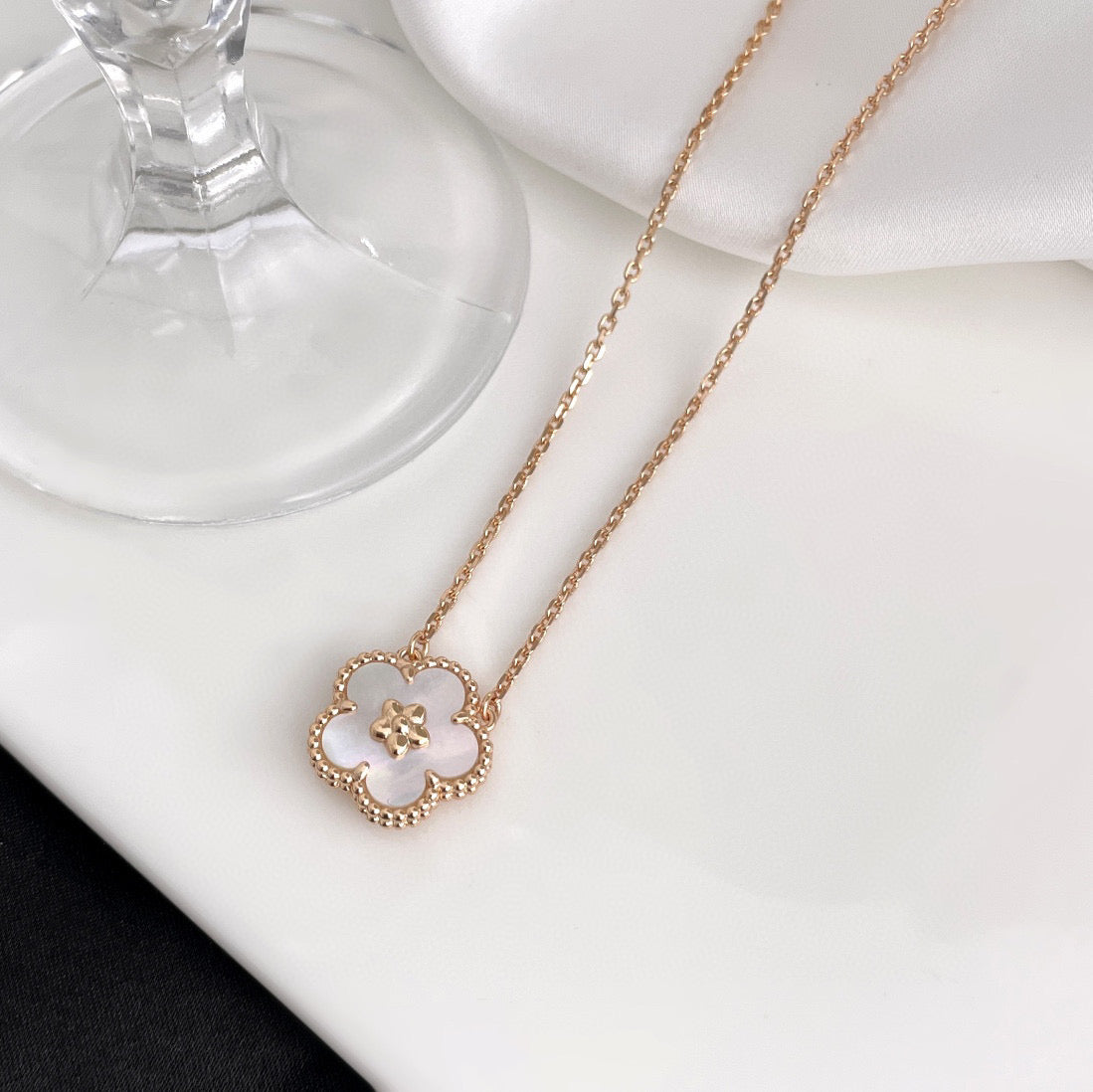[Echo Fine ]LUCKY  WHITE MOP  PLUM BLOSSOM NECKLACE