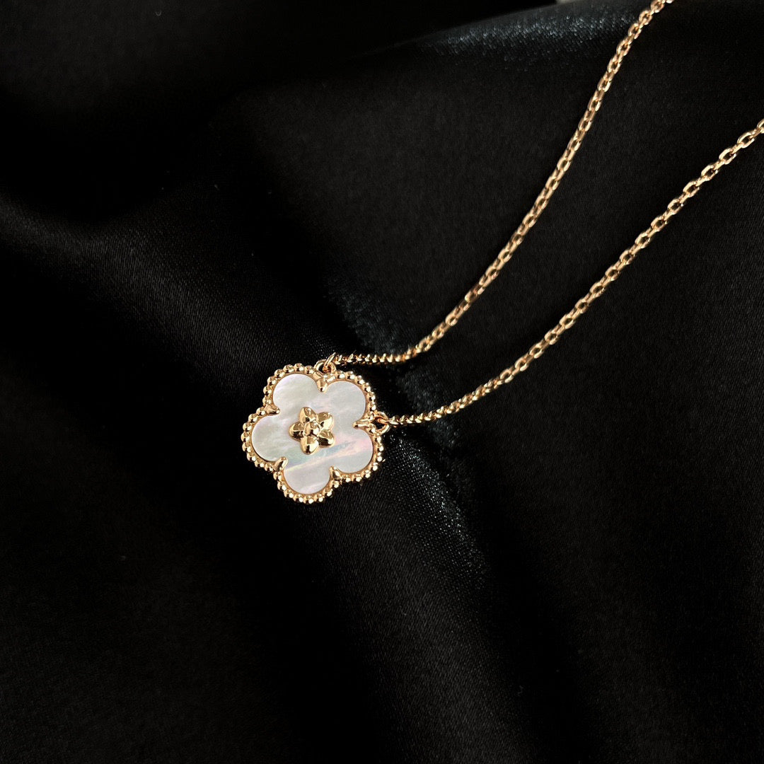 [Echo Fine ]LUCKY  WHITE MOP  PLUM BLOSSOM NECKLACE