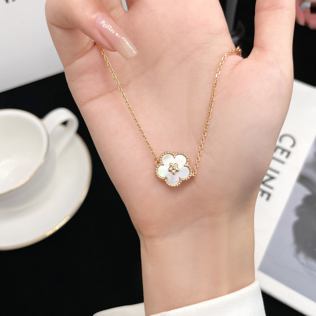 [Echo Fine ]LUCKY WHITE MOP PLUM BLOSSOM  BRACELET